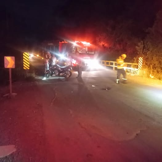 MULHER SOFRE FRATURA EXPOSTA  APÓS CAIR COM MOTOCICLETA