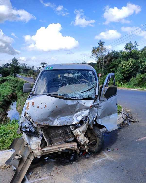 Acidente de trânsito deixa feridos e envolve três automóveis na BR-476 em União da Vitória