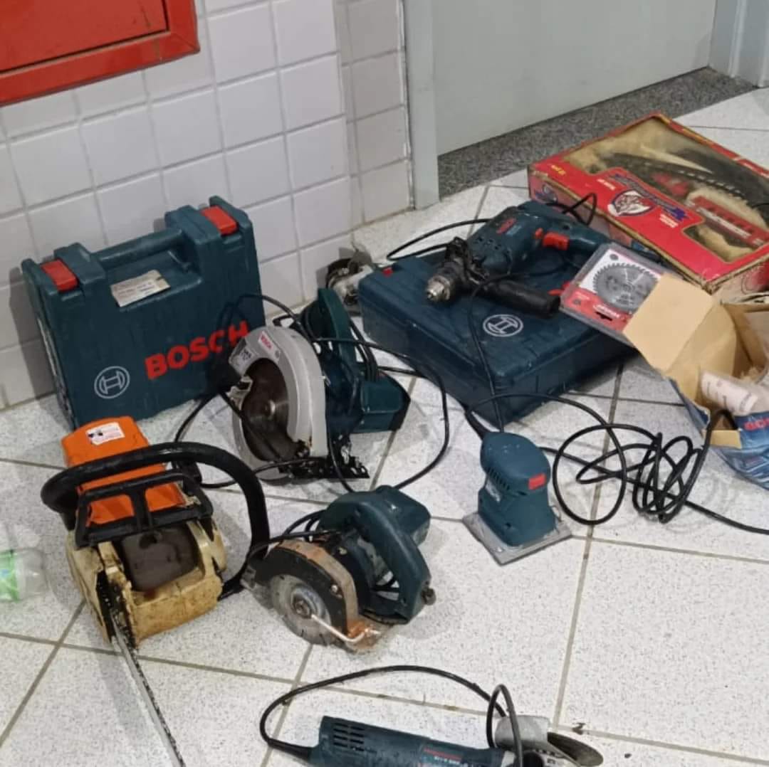 OBJETOS DE FURTOS E SAVEIRO RECUPERADA EM TRÊS BARRAS