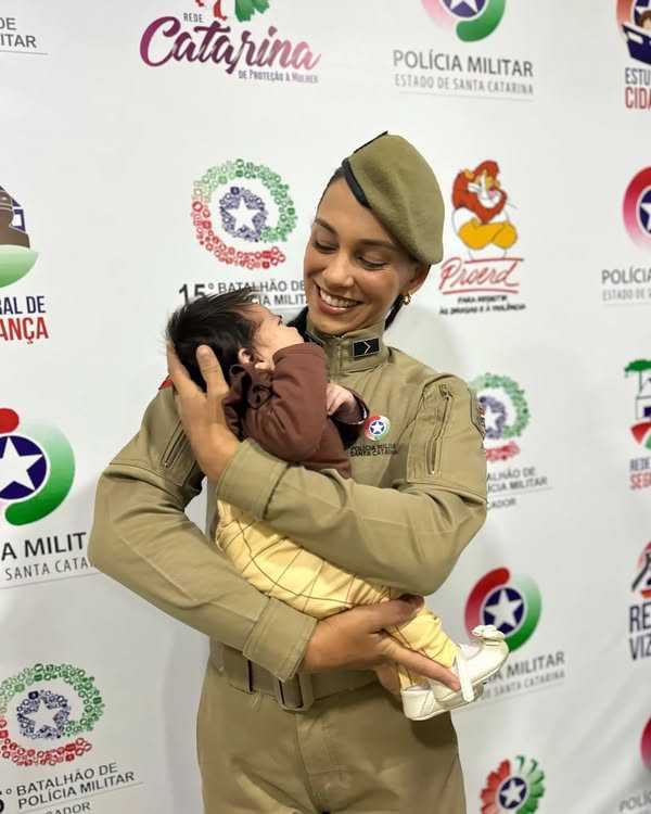 Policial Militar salva bebê engasgado em frente ao quartel da PM em Caçador