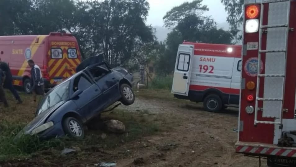 CAPOTAMENTO EM IRATI DEIXA CRIANÇAS GRAVEMENTE FERIDAS