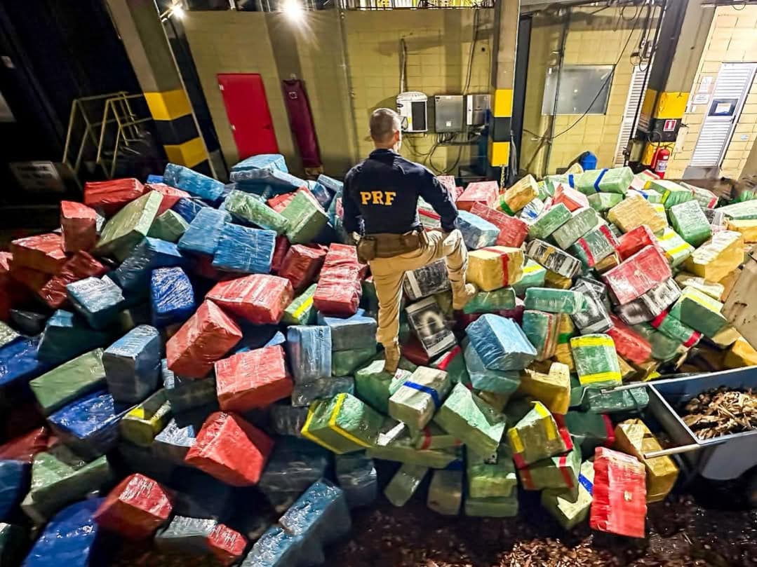 Recorde histórico no Paraná: PRF retira mais de 284 toneladas de drogas de circulação em 2024!