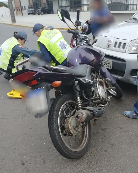 JOVEM FICA FERIDA EM ACIDENTE DE MOTO E CARRO NA PERIMETRAL