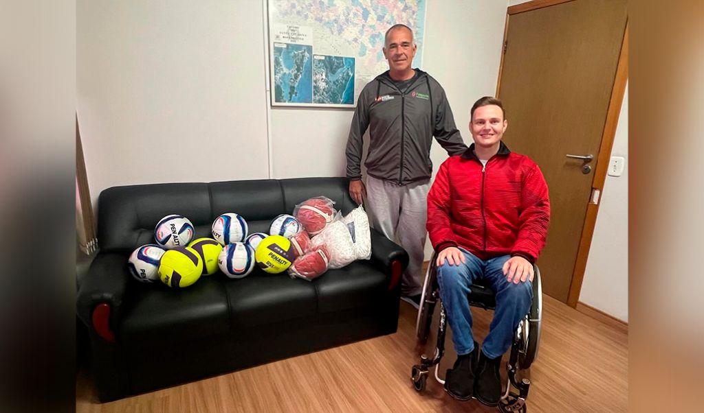 ​Fesporte doa material esportivo para Porto União após a Olesc