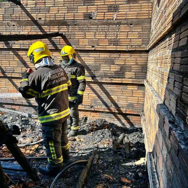 Incêndio destrói estufa de fumo em Irineópolis